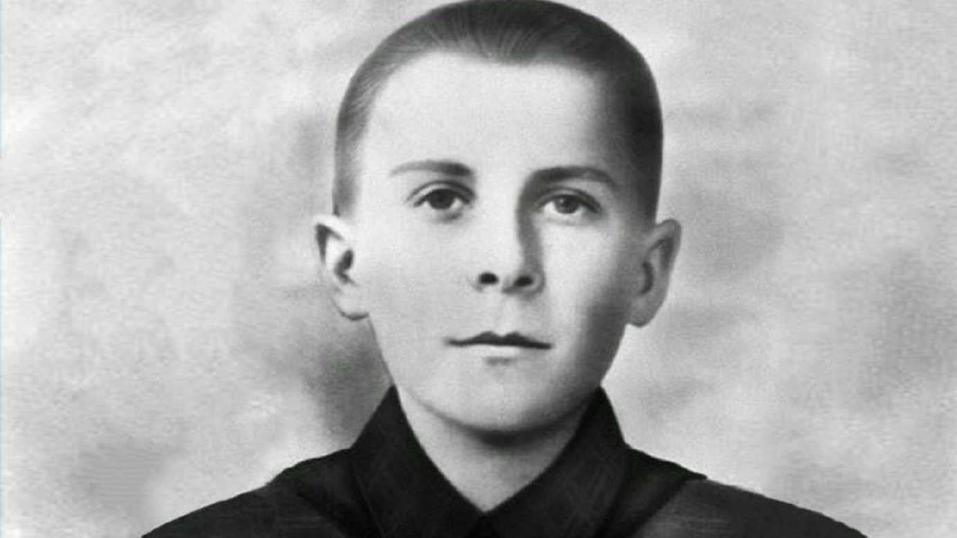 Марат Иванович Казей (10 октября 1929 — 11 мая 1944) — советский и белорусский пионер-герой, юный красный партизан-разведчик, Герой Советского Союза (1965, посмертно).