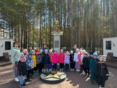 Возложение цветов к памятнику Г.Е. Собянина